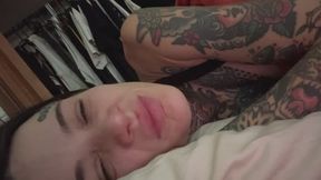 morning sneezing in bed