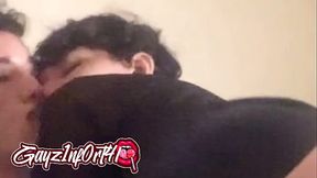 Chupando o branquinho safado no banheiro