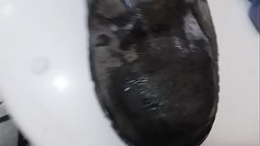 Me acabei no sapat&atilde_o do meu vizinho, gozei nele e cuspi muito