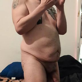 German Chubby Sub wanks again