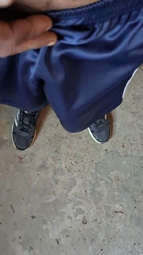 Padosan ko dekh k hua lund khda