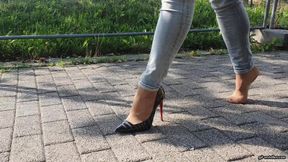 go for a walk with only one shoe HD wmv 1920x1080