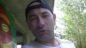 salope baisee en jockstrap en exterieur