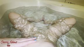 Fingering My Pussy and Exhibiting My Feet at the Bathtub