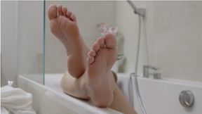 Wrinkle Soles Of Weronika In A Bath - HD 1280x720