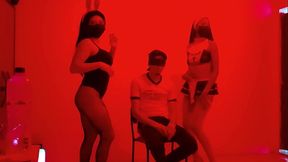 A scruffy man invites us to an exclusive catwalk to perform a sexy dance in erotic lingerie.