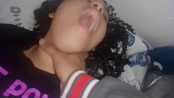 BRINCANDO OM A BUCETA DA GOSTOSA GORDINHA USANDO VIBRADORES, DEIXEI A BUCET&Atilde_O GULOSO MOLHADINHO