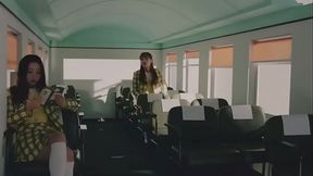 HEART MV Chuu Loona