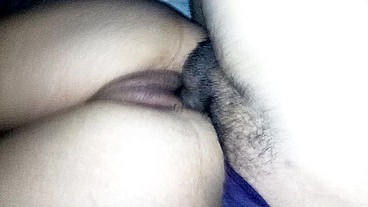 Gimiendo