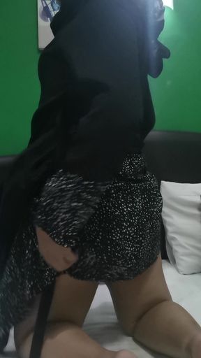 Play girl with big butt on her bed