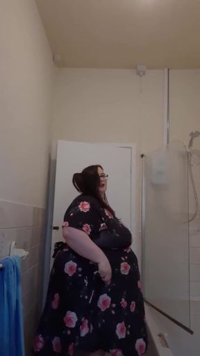SSBBW Teases Before Shower