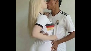 MORRO MECO Y PENDEJO SE COGIO A UNA ALEMANA DESPUES DE LOS FESTEJOS DEL MUNDIAL!!! SE CORRE ADENTRO DE ELLA Y LE DEJA EL LIQUIDO ESPECIAL DE LOS HOMBRES!! [AI GENERATED]
