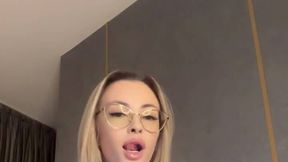Member Model @Alessia_Quinn @Teasing & #Teen #Big Boobs #Glasses #Blonde porn gratis hardcore | Tik.Porn