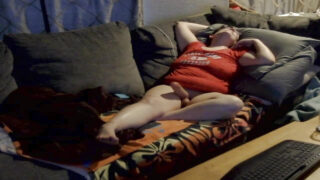 Modent homofilt par rir kontor strapon dildo i varm anal handling