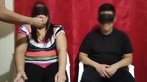le pagamos 100 $ a una pareja de casada para jugar el juego del test a ver si adivina que tienen en su boca la chica le poner los cuerno con el modelo del juego terminan follando parte 1/2