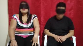 le pagamos 100 $ a una pareja de casada para jugar el juego del test a ver si adivina que tienen en su boca la chica le poner los cuerno con el modelo del juego terminan follando parte 1/2