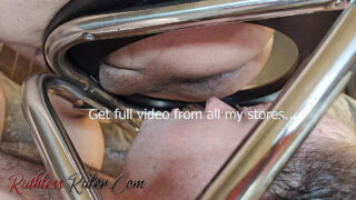 Dominare interrasială: funduri britanice păroase cu marginea oaselor și distruse anal de topuri indiene