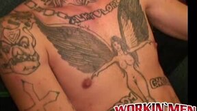 Tattooed amateur plays with his cock & comes on his stomach