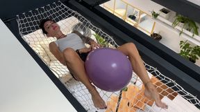 B2P on the net above the room - Mishel Looner balloons