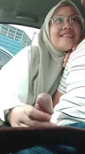 Mistrubasi dengan ayang di mobil