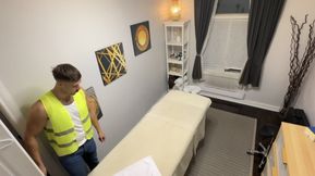 French construction guy got seduced by gay masseur during massage