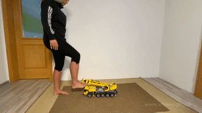 Sneaker-Girl Fussballgirl 07 - Big Lego Toy Crane Crush