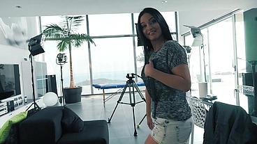 Jessyca Wilson knows how to enjoy a good massage - Villa of Sins scene 1