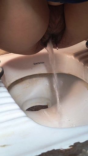 Beautiful Bhabhi Pissing Full Pussy Close-up Video