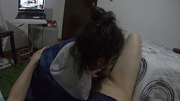 mi amiga me da una mamada mientras vemos una pelicula