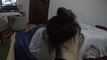 mi amiga me da una mamada mientras vemos una pelicula