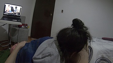 mi amiga me da una mamada mientras vemos una pelicula