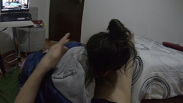 mi amiga me da una mamada mientras vemos una pelicula