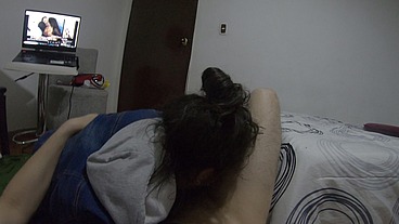 mi amiga me da una mamada mientras vemos una pelicula