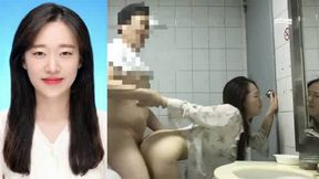 Yi Yuna Fucked In A Public Toilet