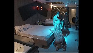 Suruba com a Bonequinha: Peguei na Rola e Entrei Fundo no Cuzinho Dela