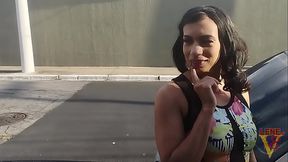 PASTOR VAI PREGAR DE PORTA EM PORTA E CAI EM TENTA&Ccedil_&Atilde_O AO VER LENEV8