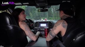 Colombiana caliente se folla a desconocido en su camioneta en una via publica - LUSTHUB - Sara Blonde y Danner Mendez