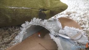 SHRUNKEN PEOPLE SITTER - HD