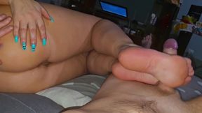 I'm Comforting My Stepmother with a Bruise on Her Butt