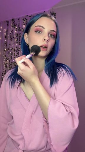Hottie with natural teen tits in solo homemade scene