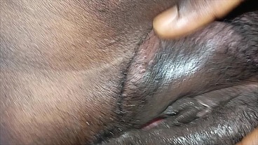 Un vrai bite à l'intérieur du gros clitoris africaine