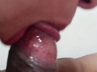 A mí hermanastra le encanta chuparme la verga ¡¡ES UNA PUTITA!!