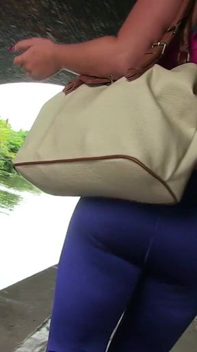 Hanna Shaw flashes out her boobs