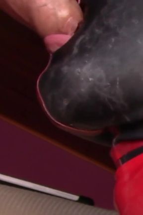 A very close view of a great blowjob action with lot of spits and huge oral creampie