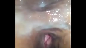 esposo presta su mujer para que le rompan la cola