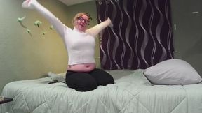 Step-mom bellybutton and breathing fetish