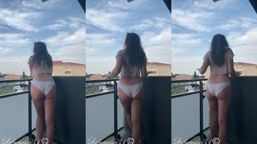 sur le balcon mym