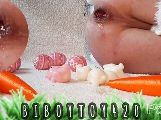 Sexy Bunny cosplay boy expulse petite bunnies from his ass until huge anal prolpase.