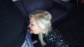 Blondie from park fucks at hotel room