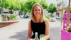 Julie, 30 years old, executive assistant in Lyon!